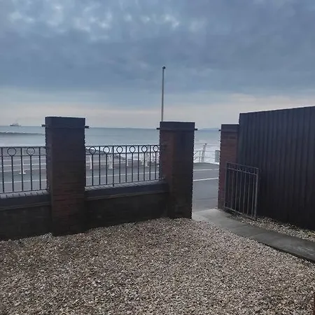 Shoreline Seaside Holiday Home Aberavon Beach Порт-Толбот Экстерьер фото